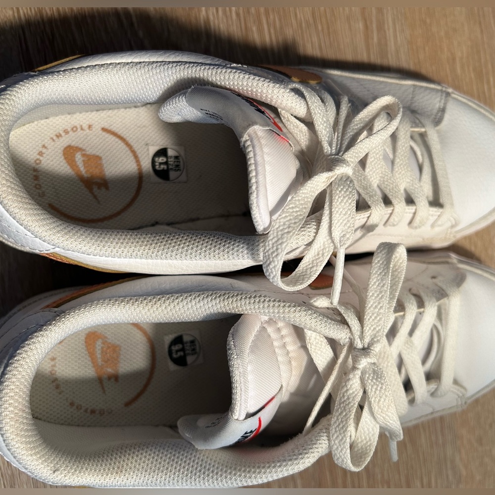Nike Tennis Shoes Size 9.5 - Picture 3 of 6